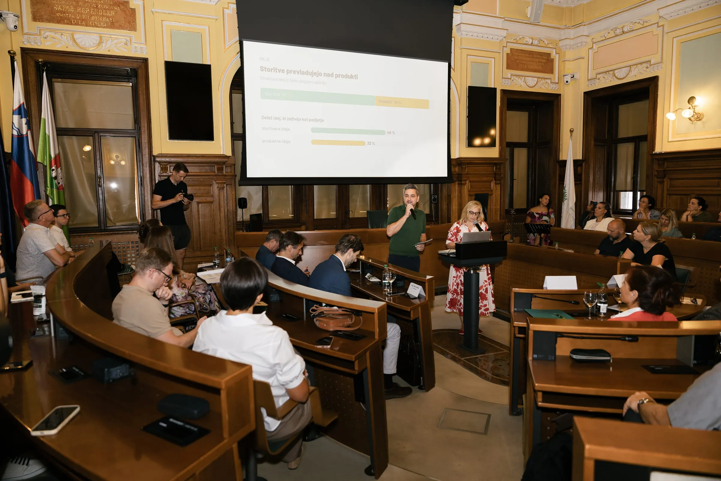 Predstavitev podatkov o programu PONI v sejni dvorani